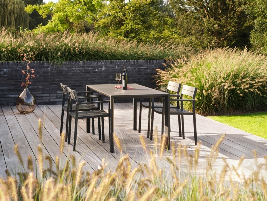 Metris dining table and dining chairs on terrace