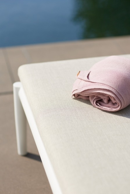 Switch Fabric lounger