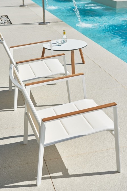 Selecta lounge chair with teak arms