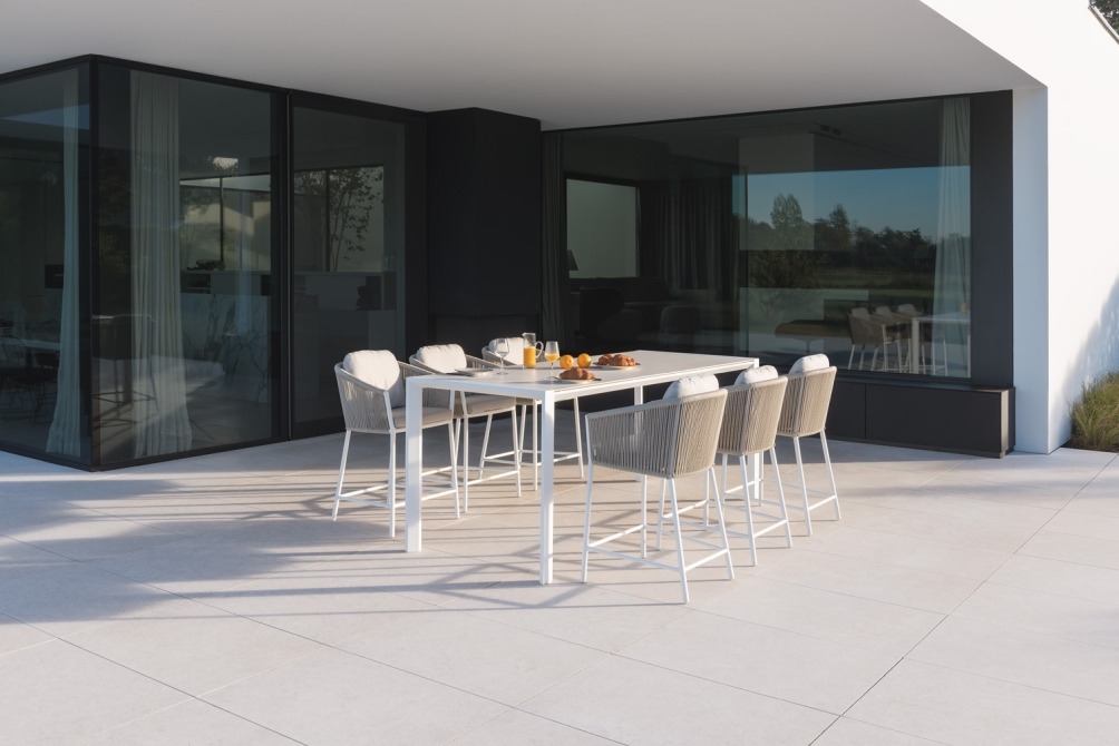 Selecta high dining table