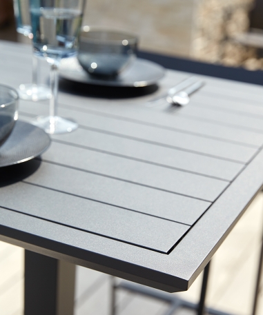 Metris alu slats bistro table